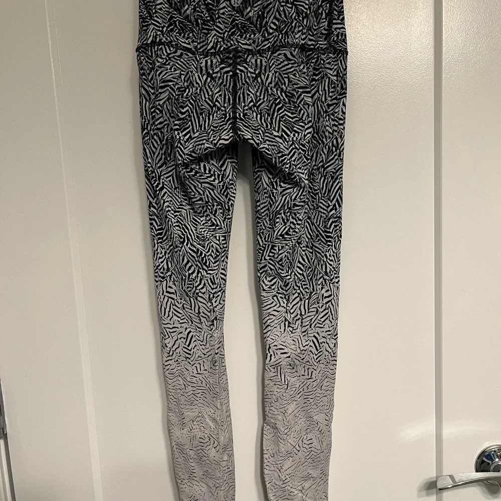 Lululemon Wunder Under Leggings Dazzle Nulux Alpine White Black, Size 4